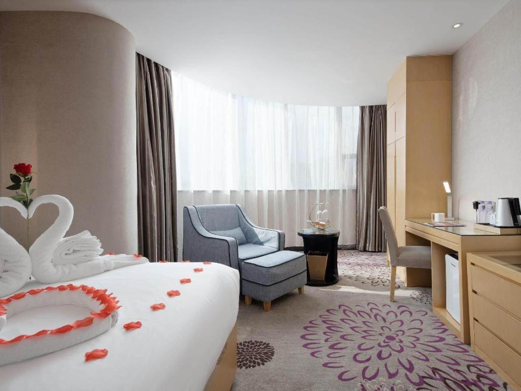 Lavande Hotel Guangzhou Shangxiajiu Pedestrian Street Hualin Temple Metro Station Eksteriør bilde