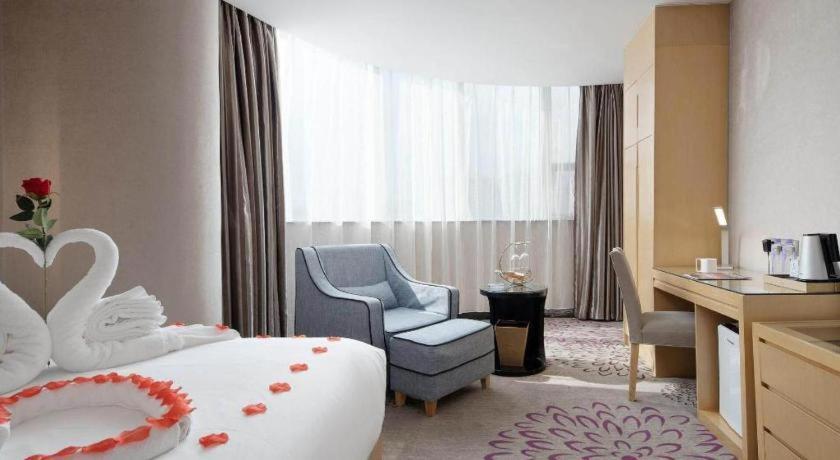 Lavande Hotel Guangzhou Shangxiajiu Pedestrian Street Hualin Temple Metro Station Eksteriør bilde